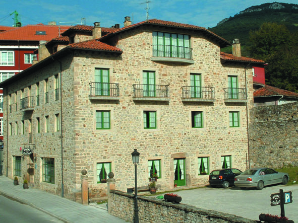 Hotel Villa De Cabrales Arenas De Cabrales Bagian luar foto